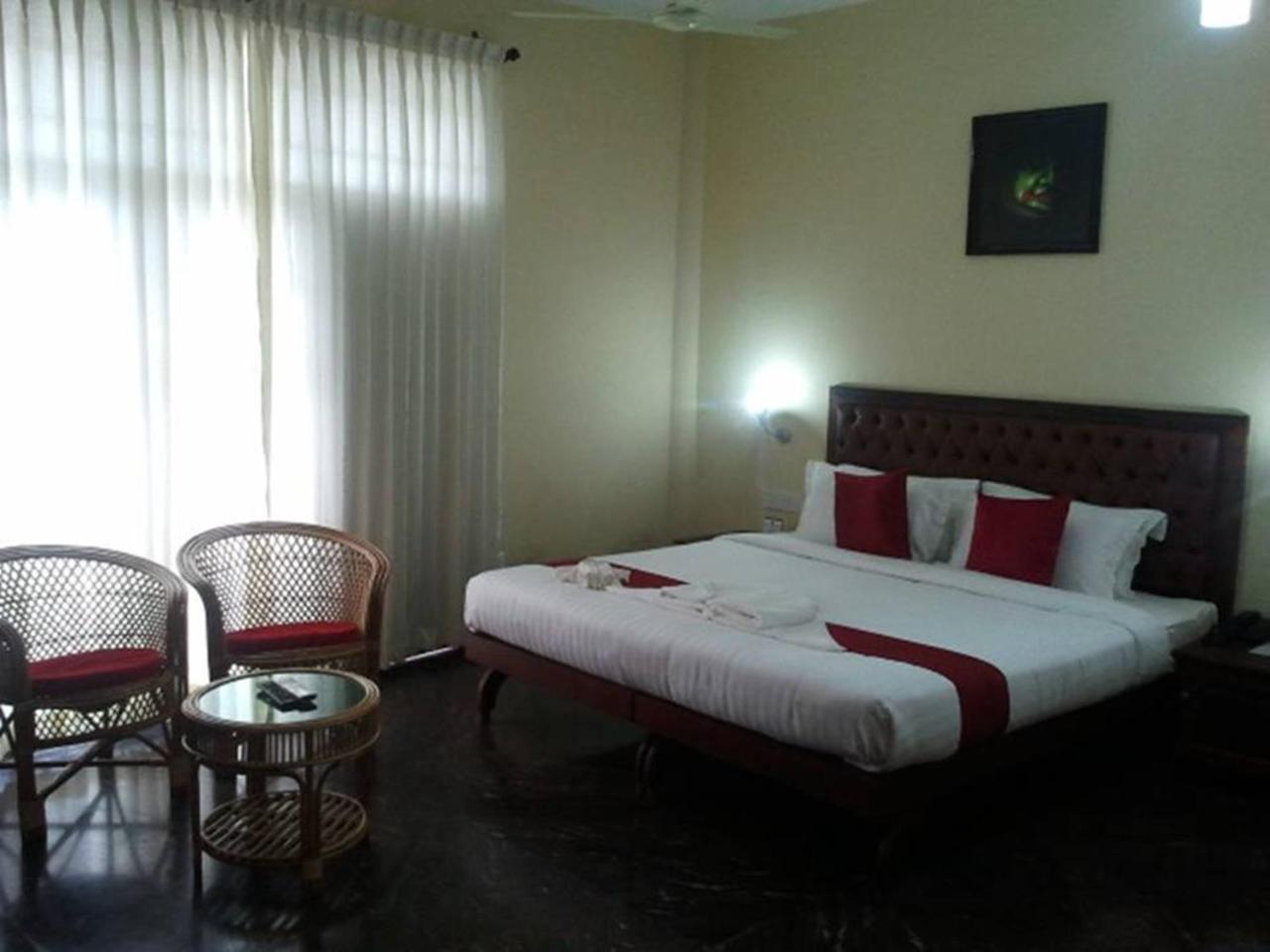 Hotel Nirmallyam Residency Edappal Bagian luar foto