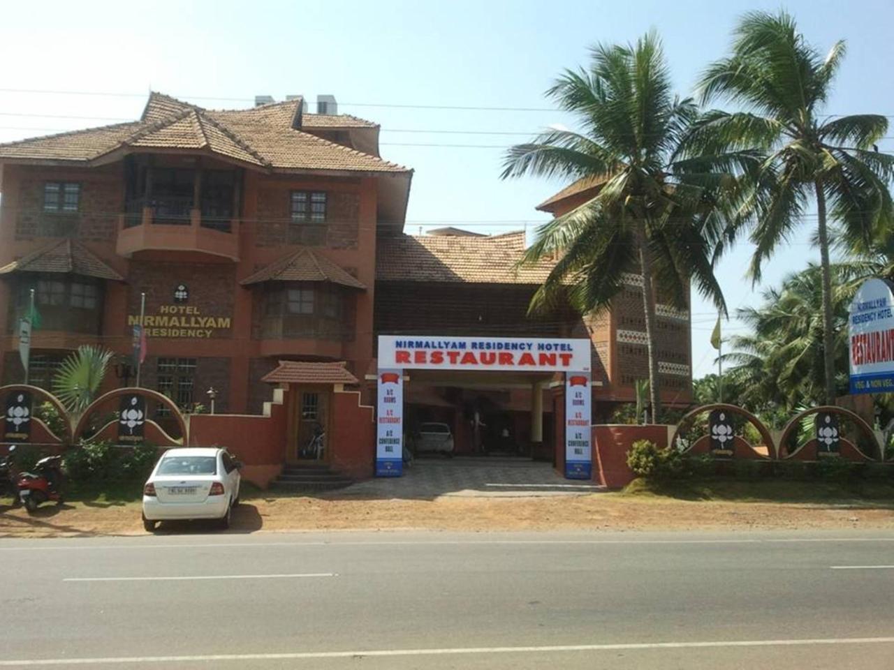 Hotel Nirmallyam Residency Edappal Bagian luar foto