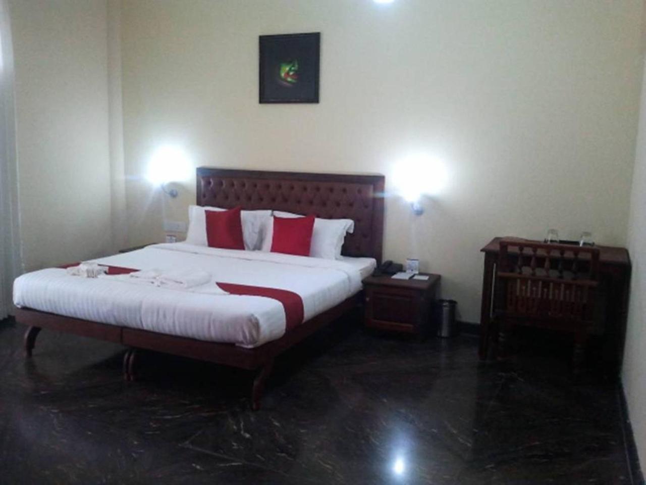 Hotel Nirmallyam Residency Edappal Bagian luar foto